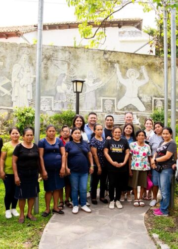 Madres de Panchimalco reciben homenaje especial en Fiesta de Las Palmas