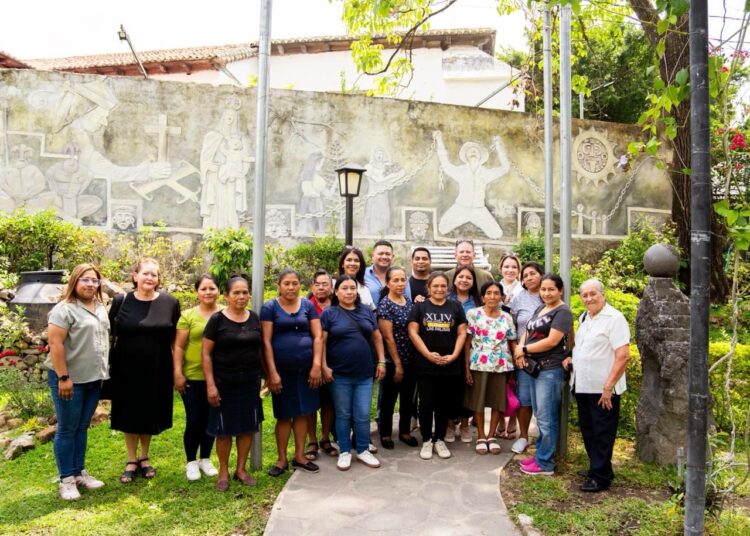 Madres de Panchimalco reciben homenaje especial en Fiesta de Las Palmas