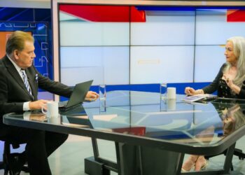 Escritora española Belén de León destaca al Presidente Bukele como inspiración internacional