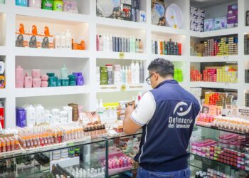 Defensoría del Consumidor supervisa precios y orienta compras por el Día de la Madre