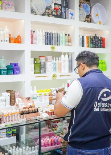 Defensoría del Consumidor supervisa precios y orienta compras por el Día de la Madre