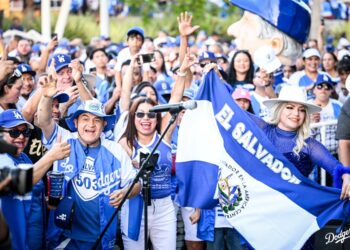 Asamblea aprueba reforma para que la diáspora elija diputados propios