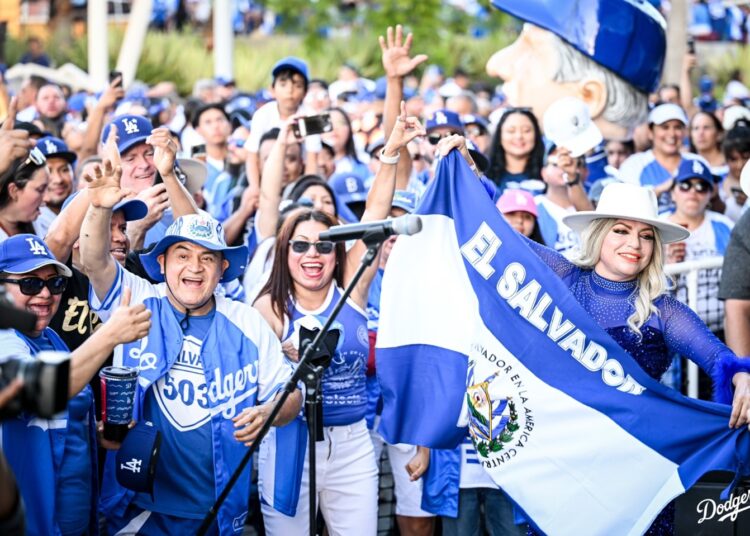 Asamblea aprueba reforma para que la diáspora elija diputados propios