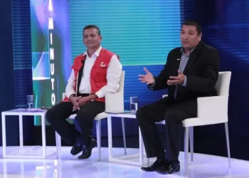 FMLN denuncia crisis económica y llama a marchar mientras cifras oficiales destacan reducción de la pobreza