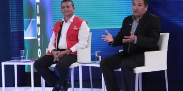 FMLN denuncia crisis económica y llama a marchar mientras cifras oficiales destacan reducción de la pobreza