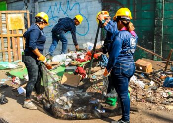 Más de 800 trabajadores intervienen el sector de FENADESAL como parte del reordenamiento del Centro Histórico