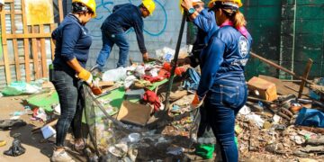 Más de 800 trabajadores intervienen el sector de FENADESAL como parte del reordenamiento del Centro Histórico