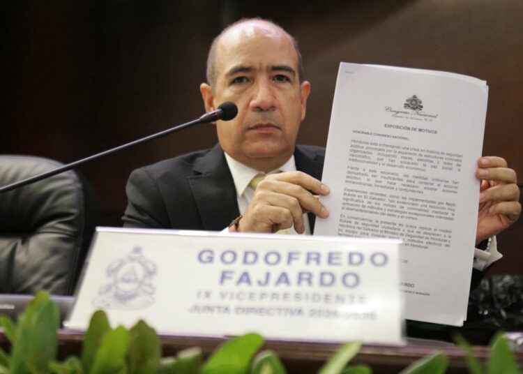 Diputado hondureño insiste en aplicar mano dura y tomar como referencia el modelo de seguridad de El Salvador