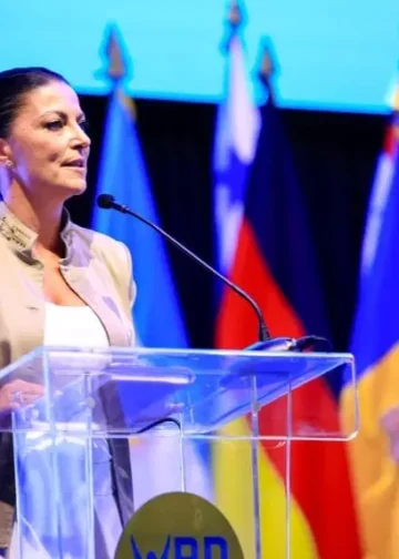 Macarena Olona defiende el «modelo Bukele» durante estreno del documental «hasta encontrarte» en Madrid