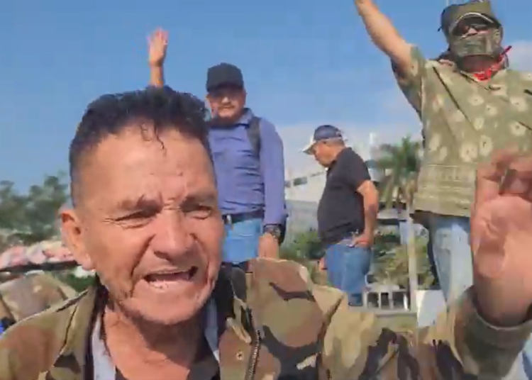 Veteranos exigen aumento de pensión, indemnización y tierras durante marcha del 1 de mayo