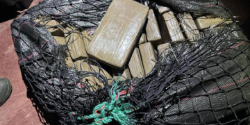 Operativo internacional deja 14 capturados y 63 fardos de droga incautados en altamar