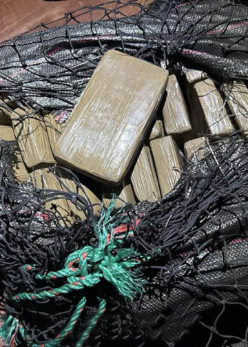 Operativo internacional deja 14 capturados y 63 fardos de droga incautados en altamar