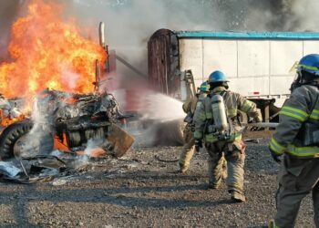 Bomberos alerta por incremento de incendios en vehículos durante 2026