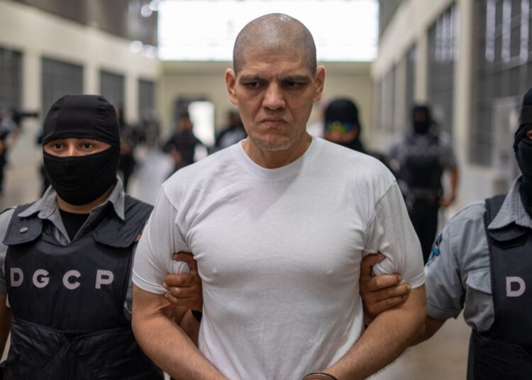 Macarena Olona respalda juicio masivo contra pandilleros y destaca el sistema judicial salvadoreño