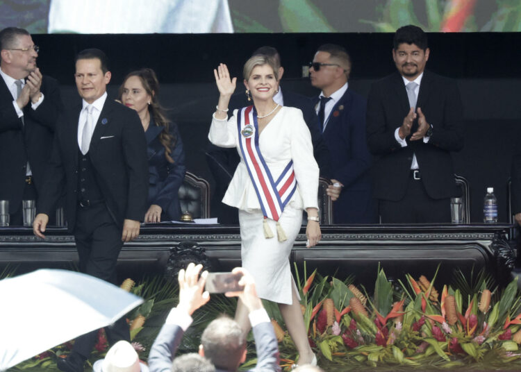 Laura Fernández inicia su mandato en Costa Rica con promesas de seguridad y continuidad política