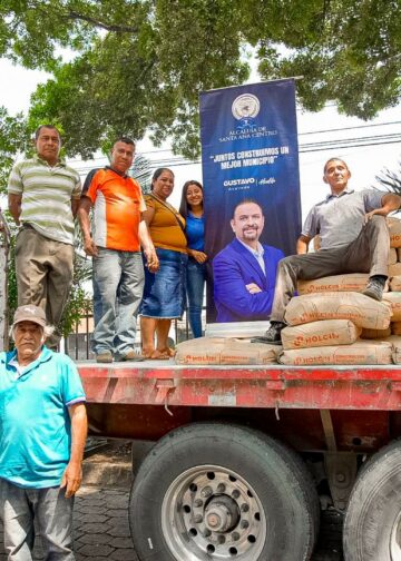 Santa Ana Centro entrega cemento a comunidades para ejecutar proyectos de desarrollo local
