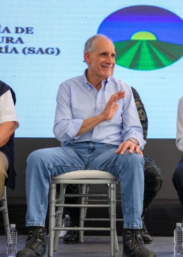 Asfura minimiza polémica por bloqueo de paquetes escolares y afirma que relación con El Salvador sigue estable