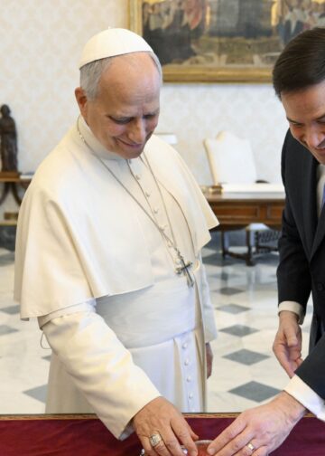 Marco Rubio y el papa León XIV dialogan en el Vaticano sobre paz y relaciones diplomáticas