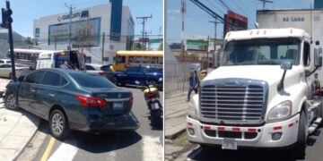 Rastra provoca accidente en el Salvador del Mundo y acumula más de $1,300 en multas