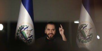 Presidente Bukele responde a periodista británico que visitó el cecot