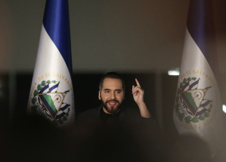 Presidente Bukele responde a periodista británico que visitó el cecot