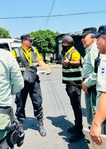 Operativos en Santa Tecla incluyen notificaciones a rutas 42-B y 101-B por desorden vial