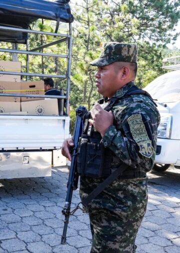 Honduras impide ingreso de más de 1,900 paquetes escolares destinados a niños salvadoreños en exbolsones
