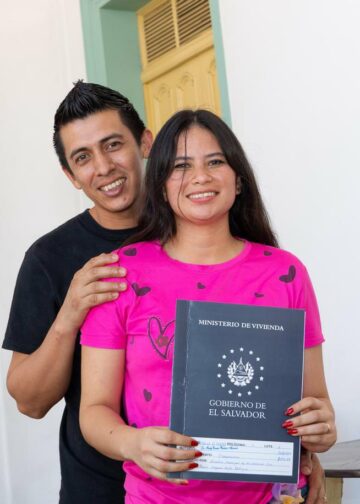Gobierno destaca avance de créditos, legalización de lotes y programas de vivienda social en El Salvador