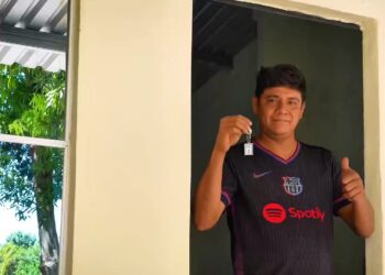 Familias de La Libertad dejan atrás viviendas en riesgo y reciben casas dignas