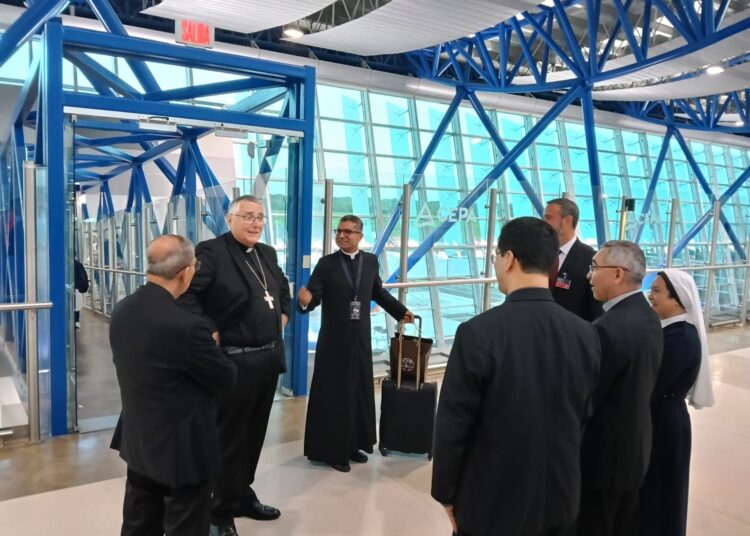El Salvador recibe a su nuevo nuncio apostólico