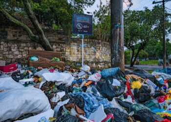 Clausuran botadero de basura en colonia de San Salvador