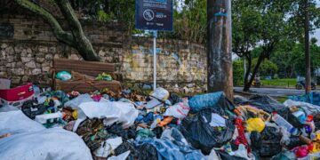 Clausuran botadero de basura en colonia de San Salvador