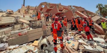 Equipo salvadoreño ayuda a rescatar con vida a víctima de los terremotos en Venezuela