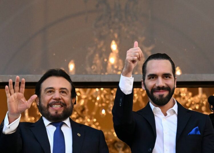 Presidente Nayib Bukele y Vicepresidente Félix Ulloa oficializan inscripción para comicios del 2027