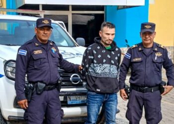 Detienen a prófugo de la justicia al ingresar al país por el Aeropuerto Internacional