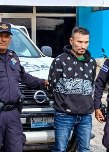 Detienen a prófugo de la justicia al ingresar al país por el Aeropuerto Internacional