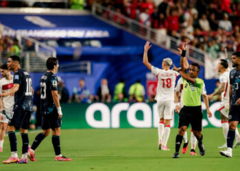 Iván Barton se convierte en el primer árbitro en usar la nueva regla del mundial 2026