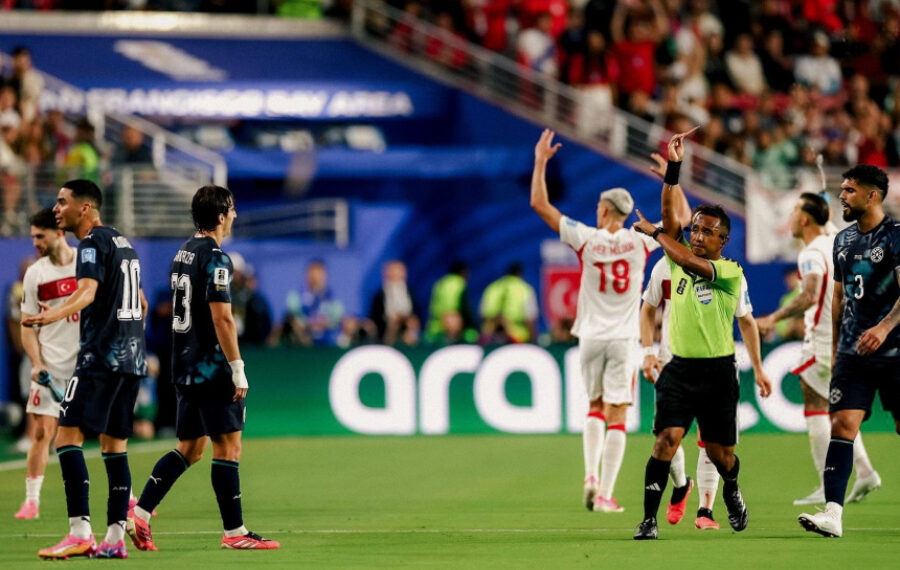 Iván Barton se convierte en el primer árbitro en usar la nueva regla del mundial 2026