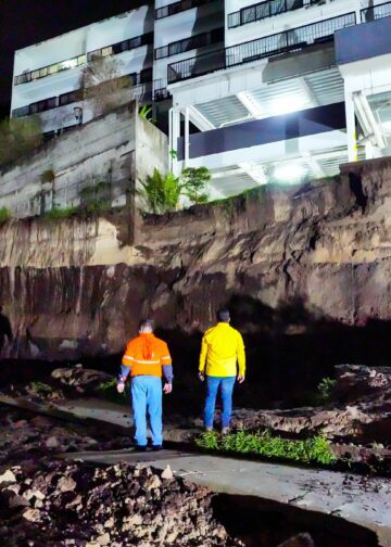 Deslizamiento potencial obliga a desalojar residentes de condominio Panamericana