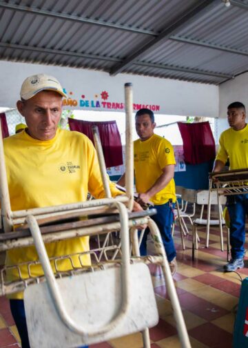 Privados de libertad en fase de confianza reconstruyen el Centro Escolar Cantón Tahuilapa