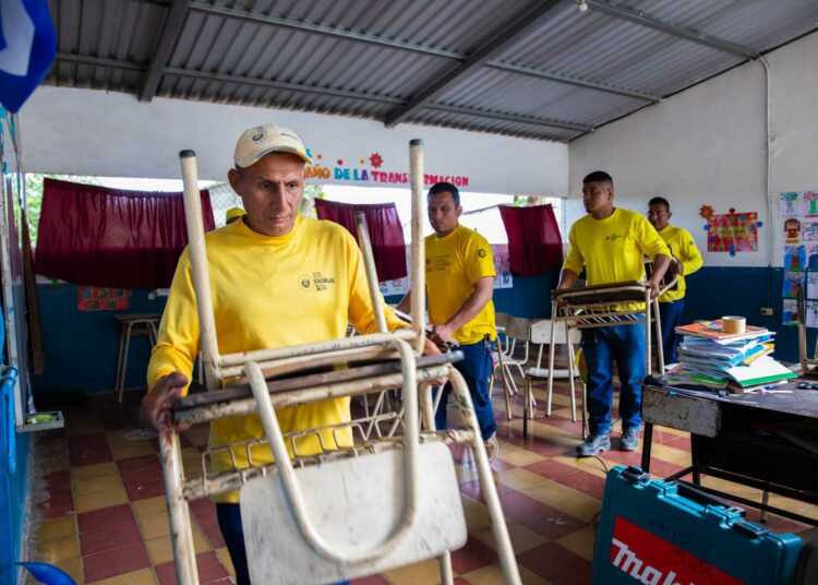 Privados de libertad en fase de confianza reconstruyen el Centro Escolar Cantón Tahuilapa