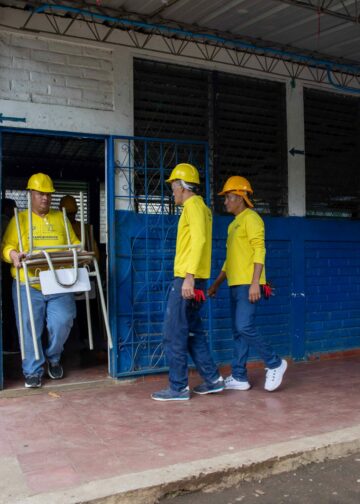 Reos reconstruyen el Centro Escolar Cantón San Antonio