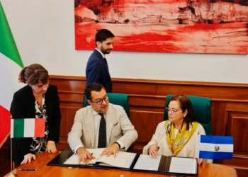 Salvadoreños en Italia tendrán facilidades para validar sus licencias de conducir