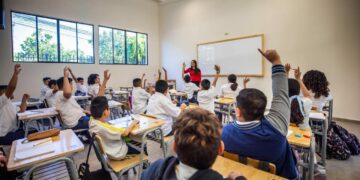 Destinarían fondos para ampliar acceso a la educación y fortalecer atención a estudiantes