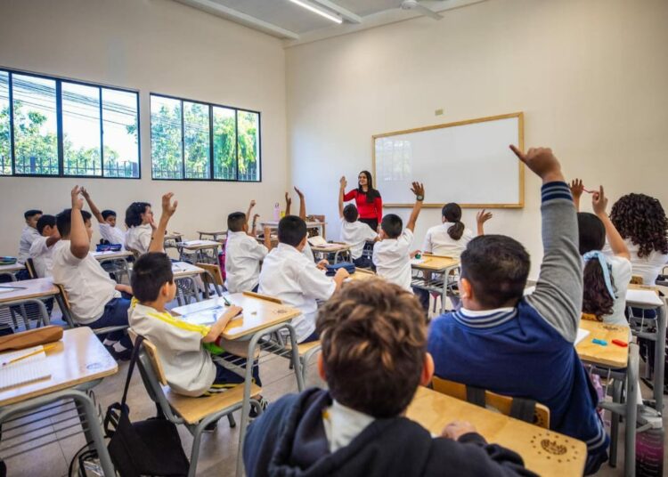Destinarían fondos para ampliar acceso a la educación y fortalecer atención a estudiantes