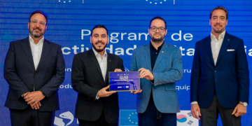 Gobierno entrega equipo tecnológico a Hospital Zacamil