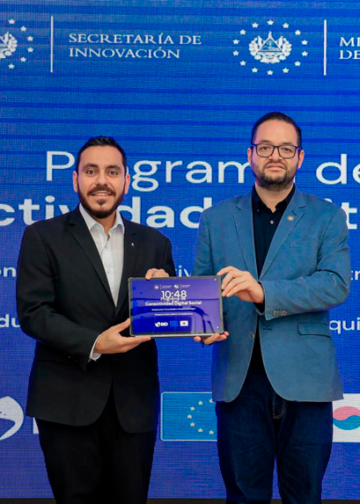 Gobierno entrega equipo tecnológico a Hospital Zacamil