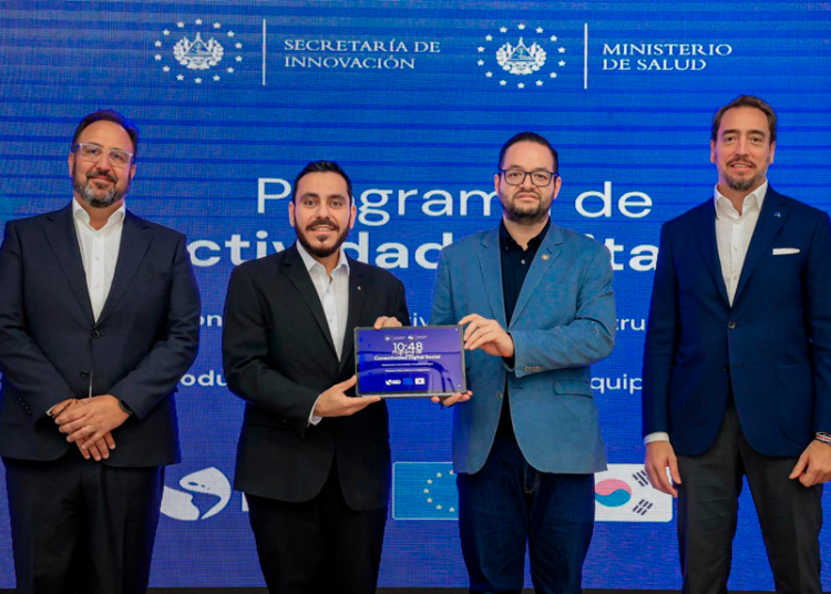 Gobierno entrega equipo tecnológico a Hospital Zacamil