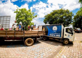 Municipalidad entrega a comunidades de Santa Ana Centro materiales de construcción para obras