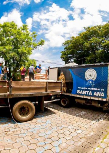Municipalidad entrega a comunidades de Santa Ana Centro materiales de construcción para obras